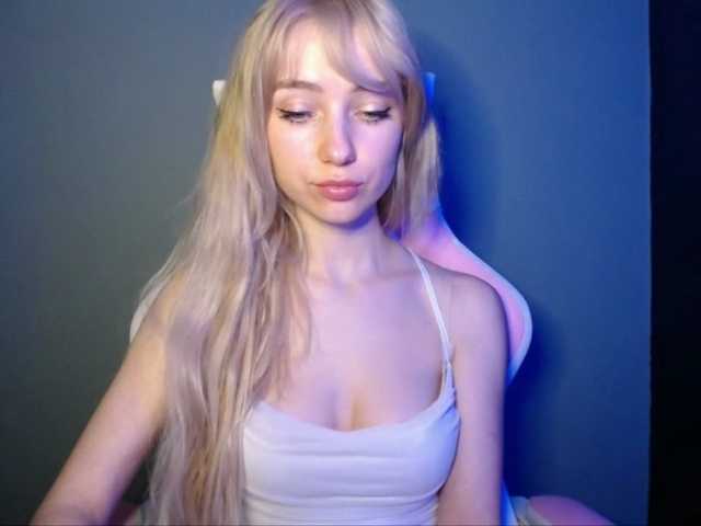 LuciaGlow's BongaCams show and profile