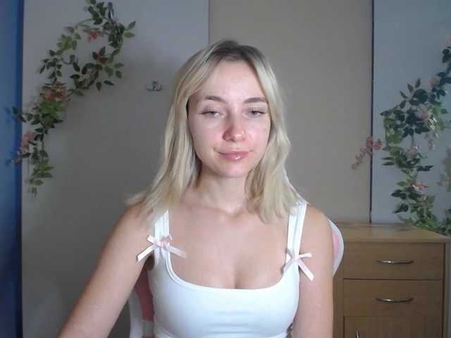 LuciaGlow live cam on BongaCams