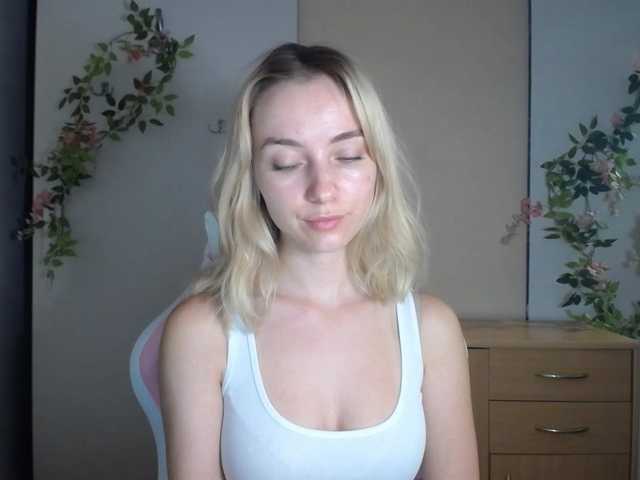 LuciaGlow live cam on BongaCams