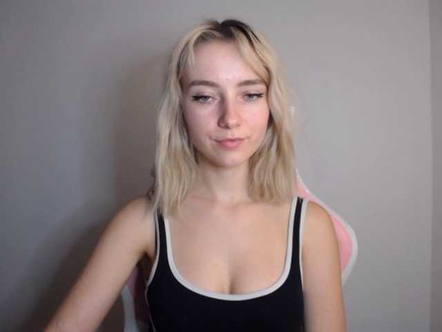 LuciaGlow live webcam show