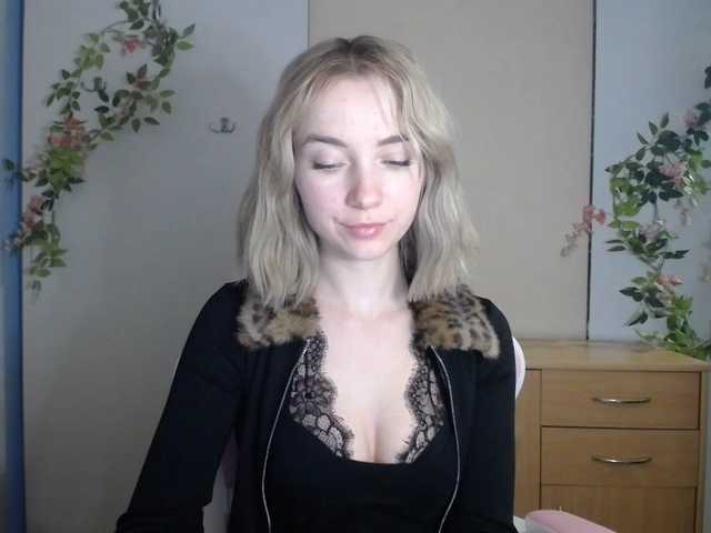 LuciaGlow live cam on BongaCams