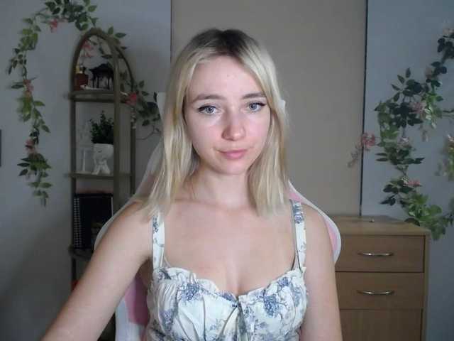 LuciaGlow live cam on BongaCams