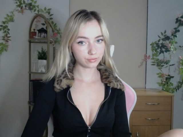 LuciaGlow live cam on BongaCams