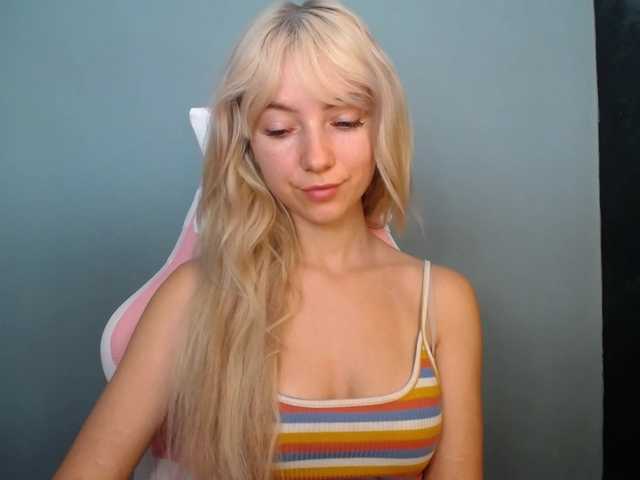 LuciaGlow live cam on BongaCams
