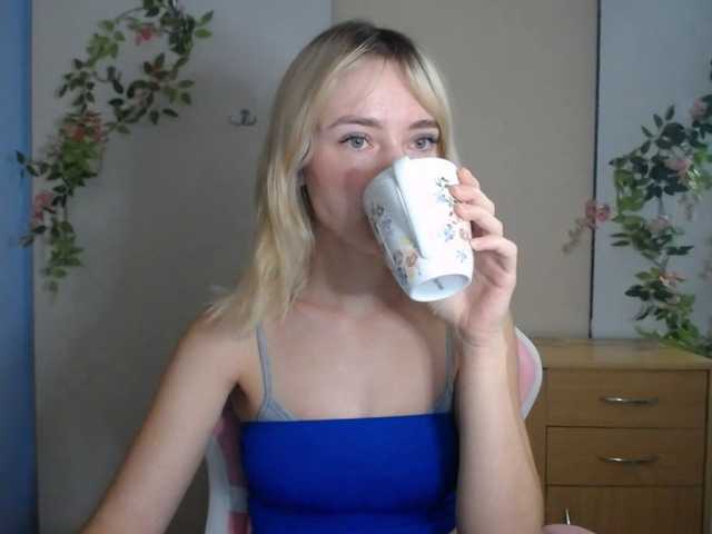 LuciaGlow live cam on BongaCams
