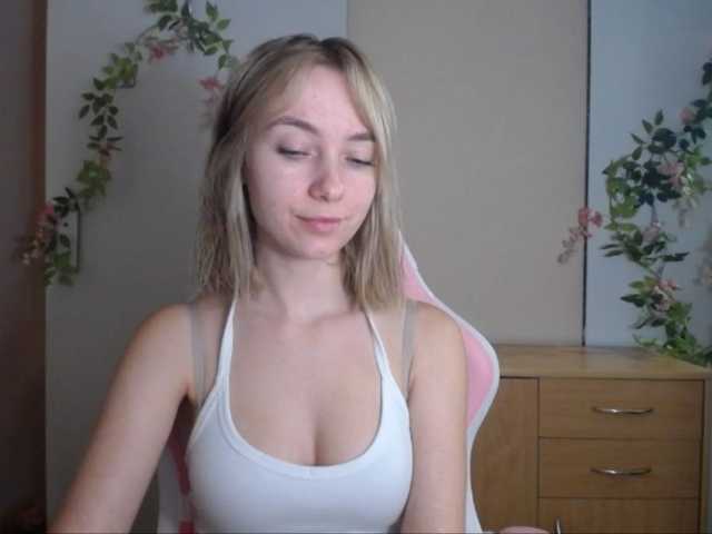 LuciaGlow live cam on BongaCams