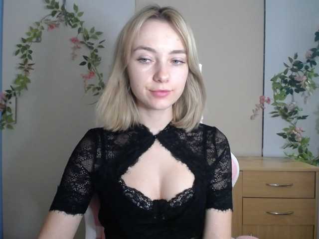 LuciaGlow live cam on BongaCams