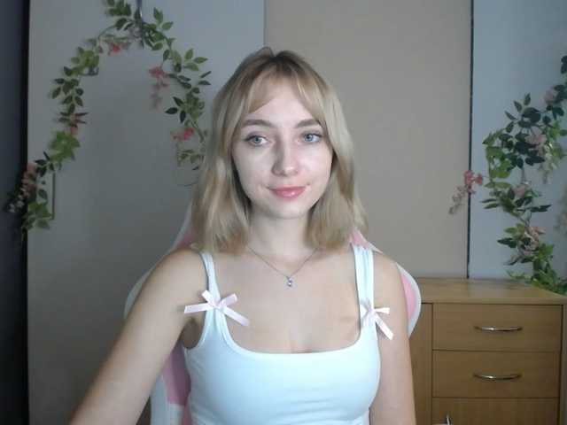 LuciaGlow live cam on BongaCams