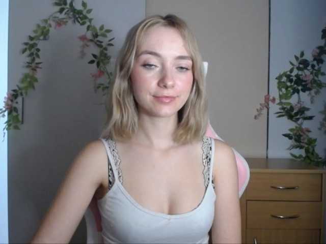 LuciaGlow live cam on BongaCams