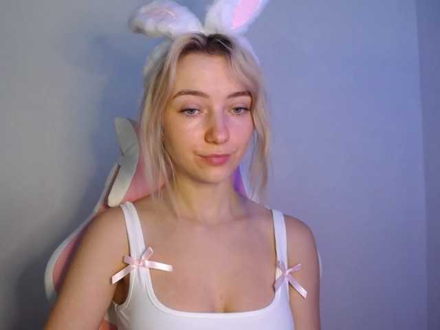 LuciaGlow live webcam show