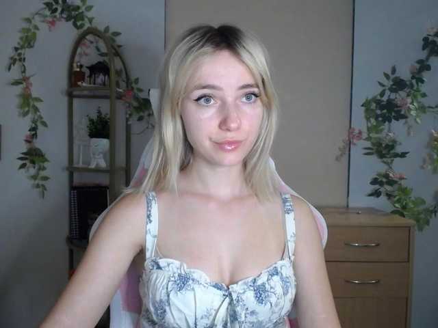 LuciaGlow live cam on BongaCams