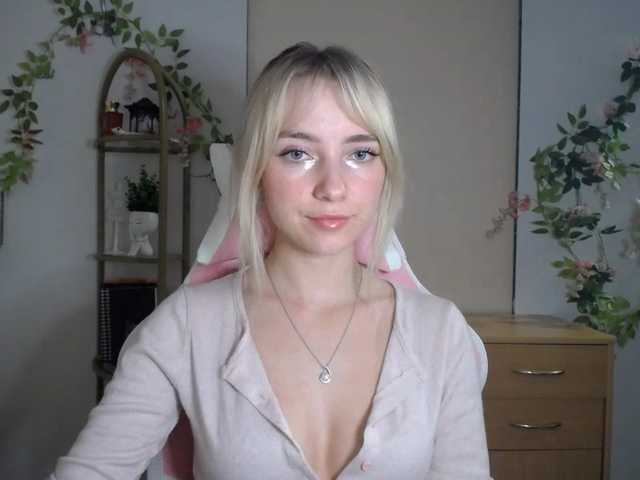 LuciaGlow live cam on BongaCams