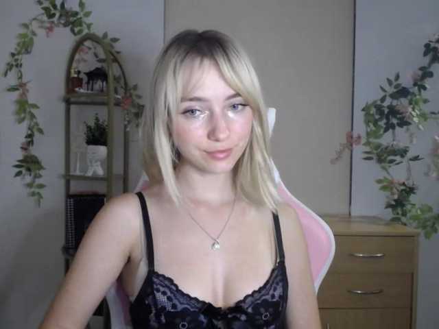LuciaGlow live cam on BongaCams