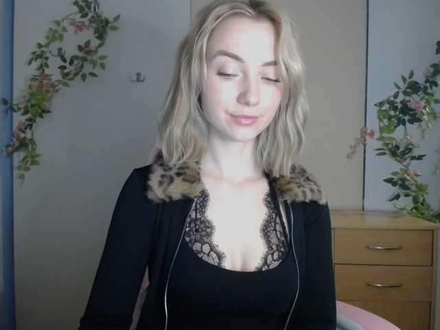 LuciaGlow — live female cam