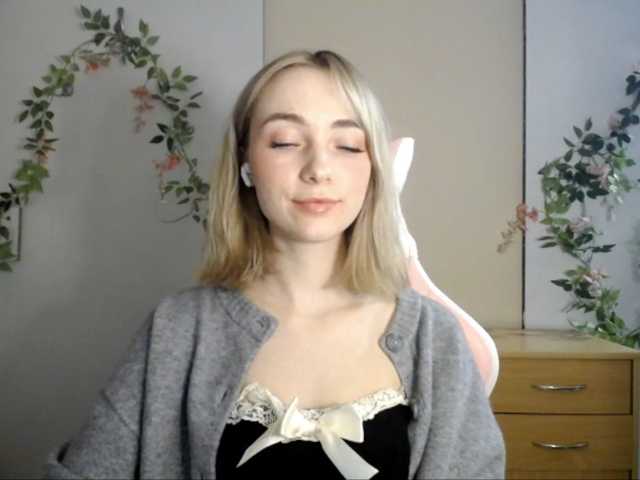 LuciaGlow live cam on BongaCams