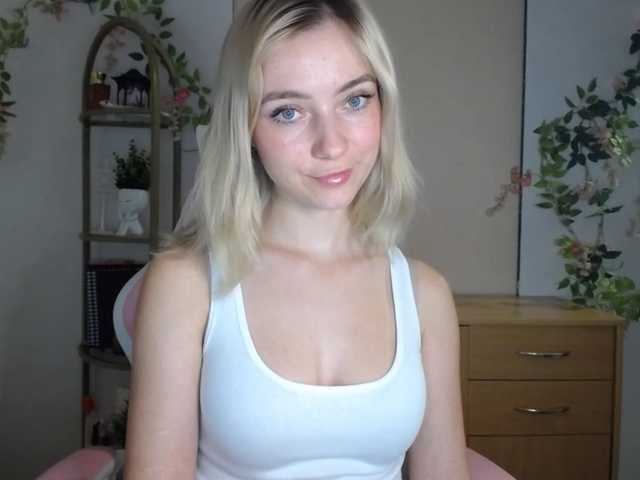 LuciaGlow live cam on BongaCams