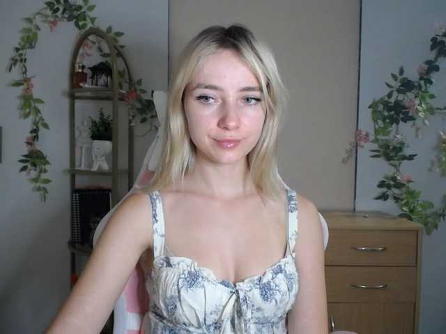 LuciaGlow live cam on BongaCams