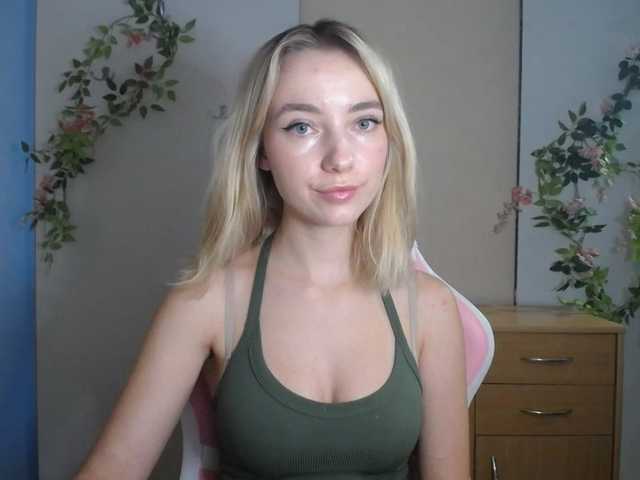 LuciaGlow live cam on BongaCams