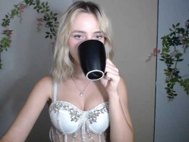 LuciaGlow live cam on BongaCams