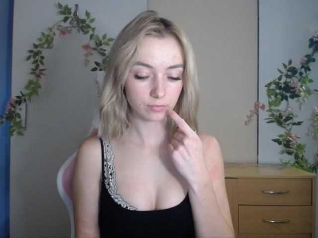 LuciaGlow live cam on BongaCams