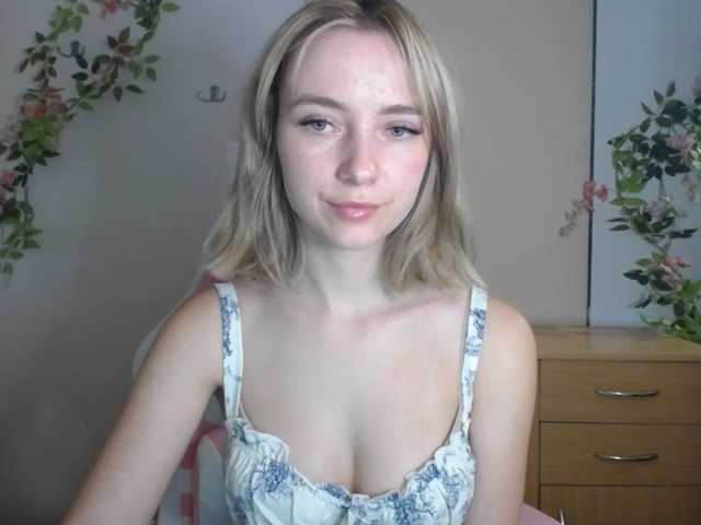 LuciaGlow live cam on BongaCams