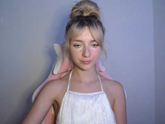LuciaGlow live cam on BongaCams