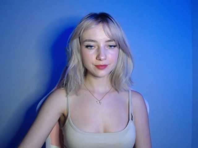 LuciaGlow live webcam show
