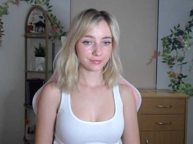 LuciaGlow live cam on BongaCams