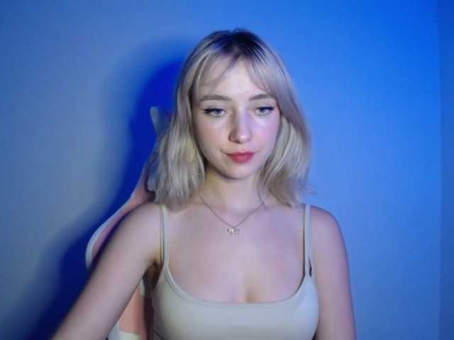 LuciaGlow live webcam show