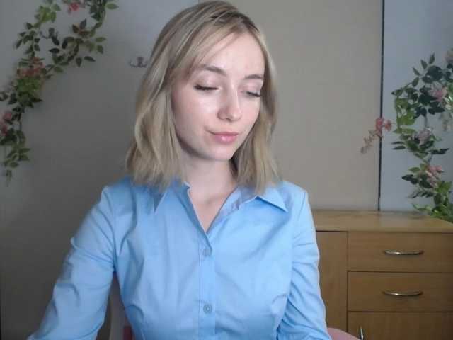 LuciaGlow live cam on BongaCams