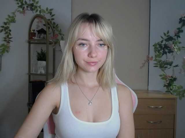 LuciaGlow live cam on BongaCams