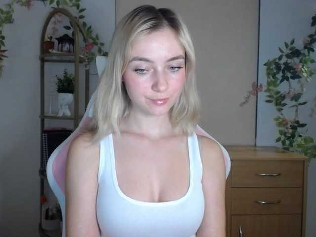 LuciaGlow live cam on BongaCams