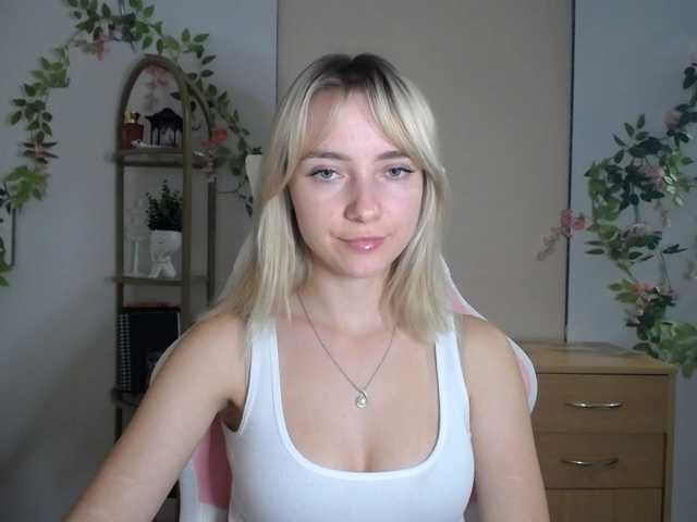 LuciaGlow live cam on BongaCams