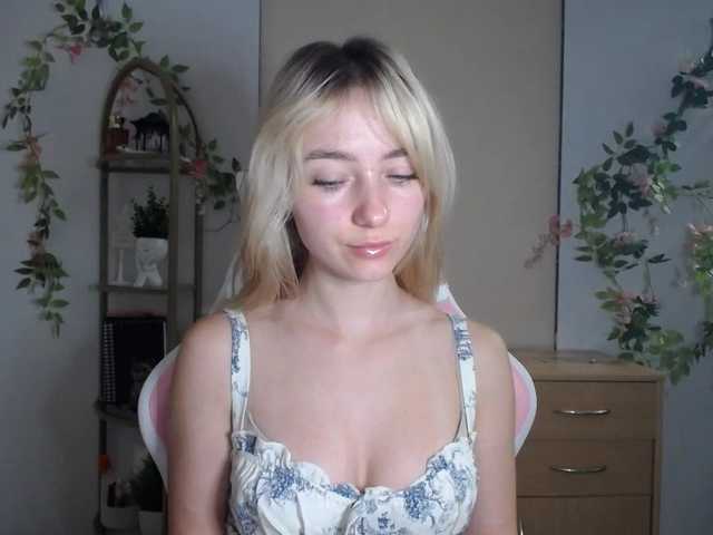 LuciaGlow live cam on BongaCams