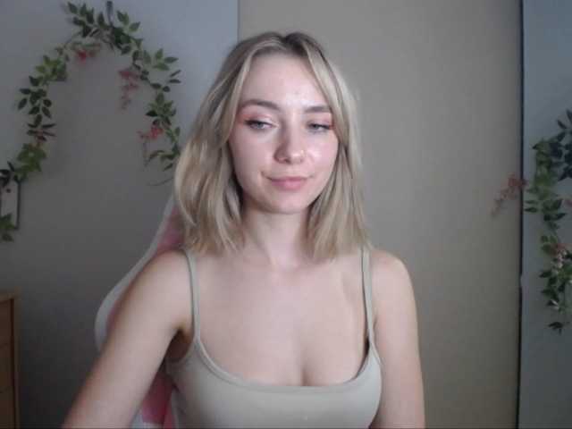 LuciaGlow live cam on BongaCams