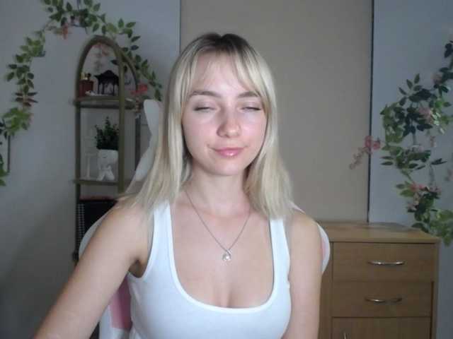 LuciaGlow live cam on BongaCams