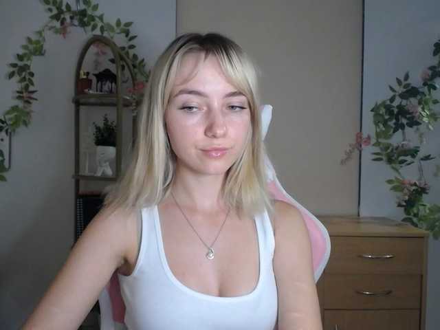 LuciaGlow live cam on BongaCams