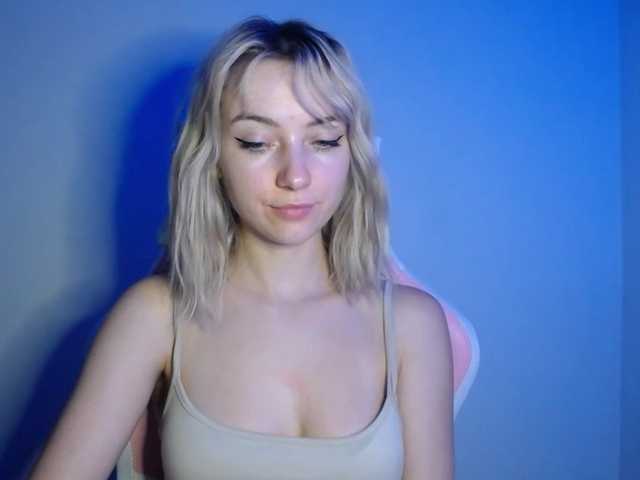 LuciaGlow live webcam show