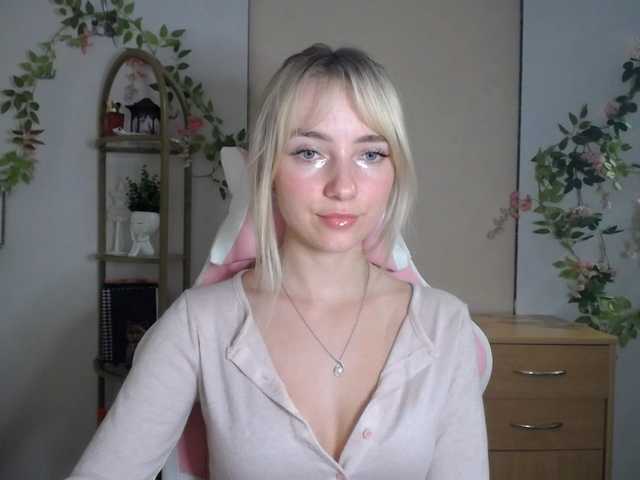 LuciaGlow live cam on BongaCams