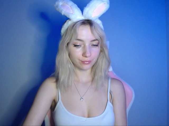 LuciaGlow live cam on BongaCams