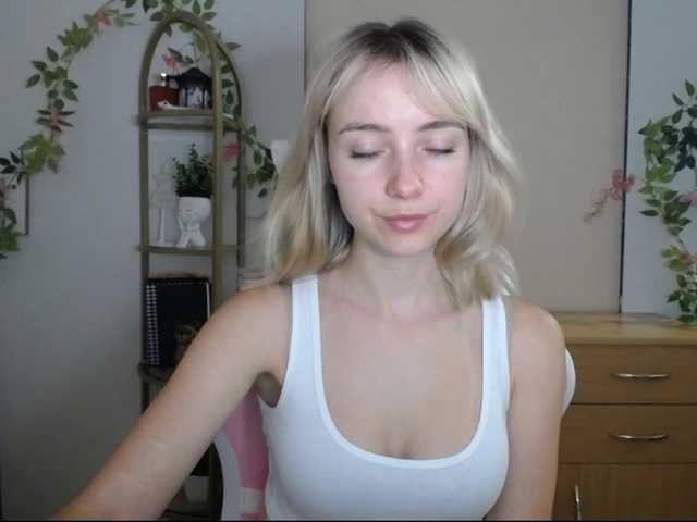 LuciaGlow live cam on BongaCams