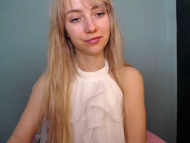 LuciaGlow's BongaCams show and profile