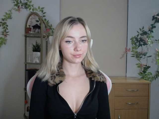 LuciaGlow live cam on BongaCams