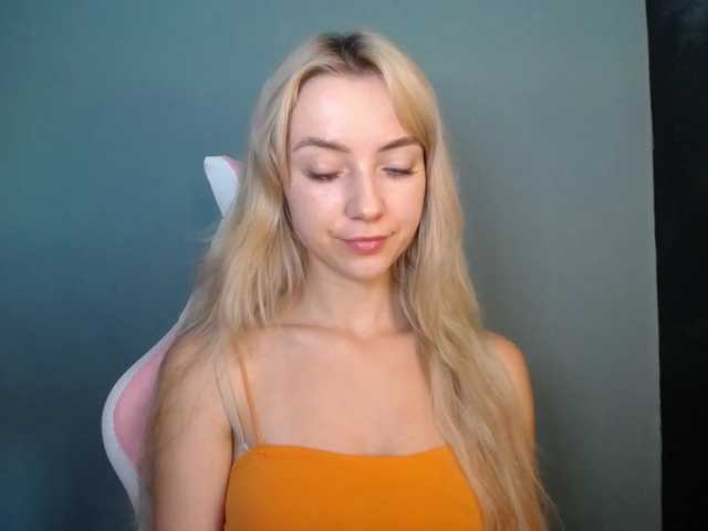 LuciaGlow live cam on BongaCams
