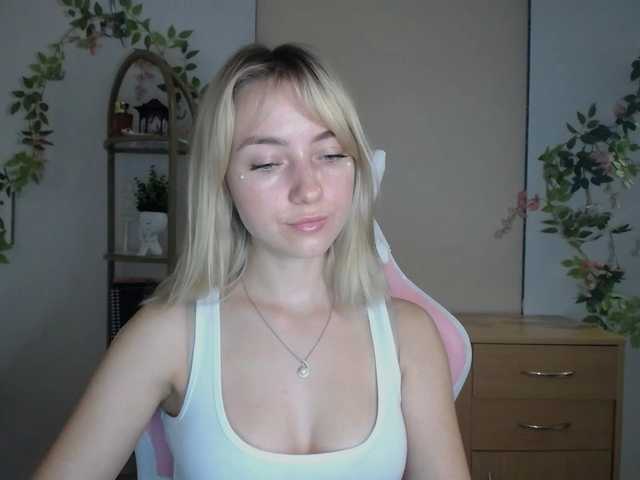 LuciaGlow live cam on BongaCams