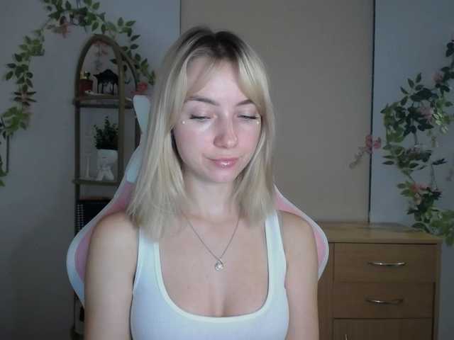 LuciaGlow live cam on BongaCams
