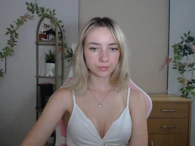 LuciaGlow live cam on BongaCams