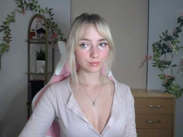 LuciaGlow live cam on BongaCams