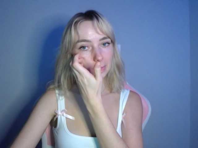 LuciaGlow live cam on BongaCams