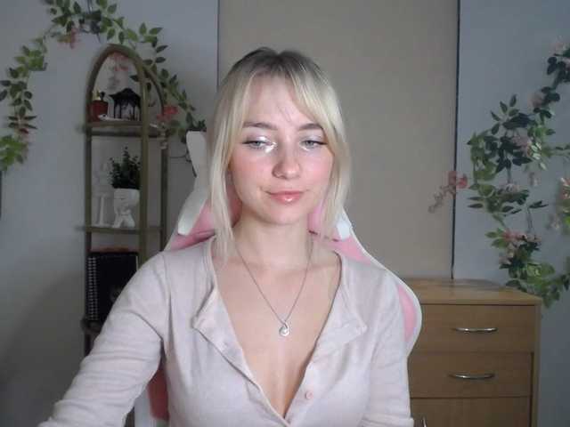 LuciaGlow live cam on BongaCams